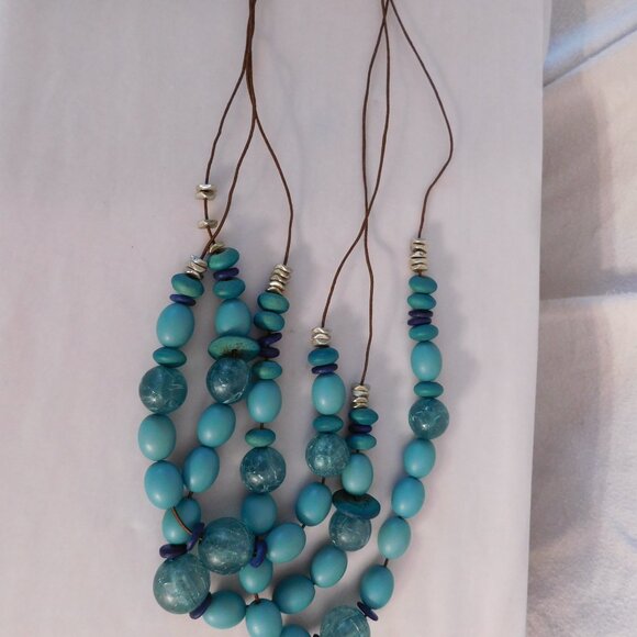 Ladies Coldwater Creek 3 Strand Beaded Necklace - Picture 3 of 3